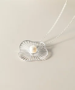 Dây Chuyền Bạc Mặt Ngọc Trai Tự Nhiên Hình Lá Sen Luxury Pearls
